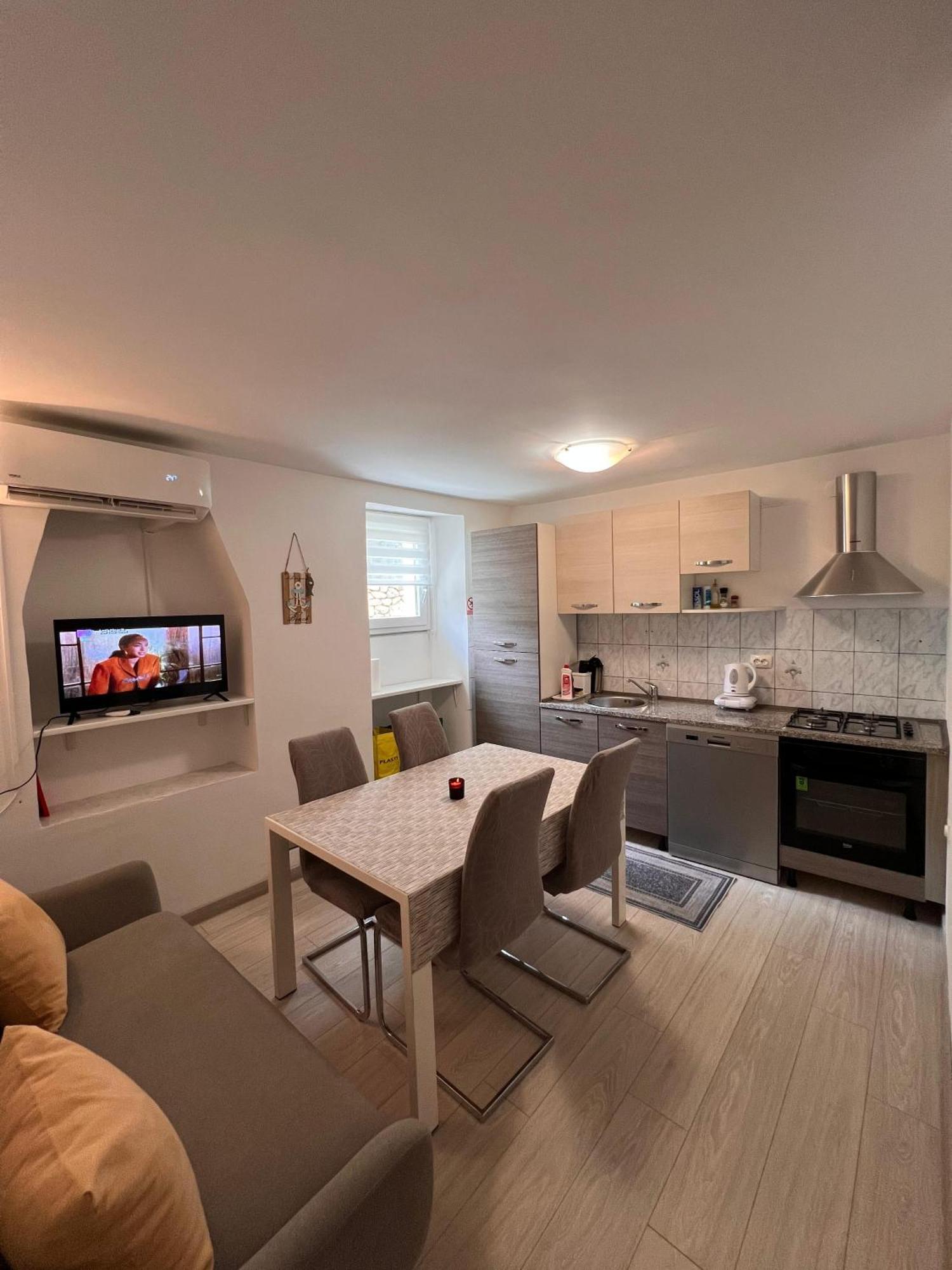 Apartman Gabriela มาลีโลชินจ์ ภายนอก รูปภาพ