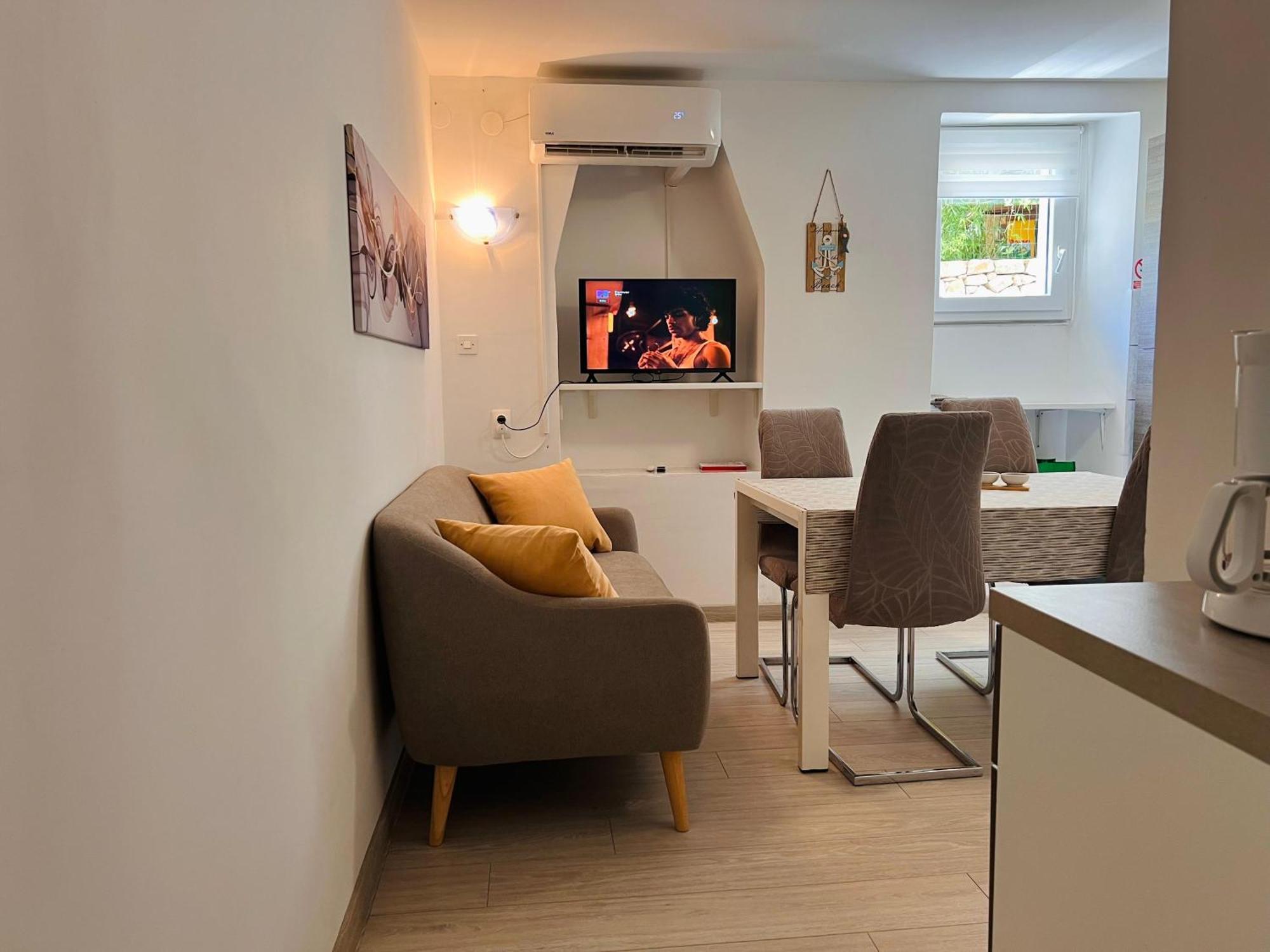 Apartman Gabriela มาลีโลชินจ์ ภายนอก รูปภาพ